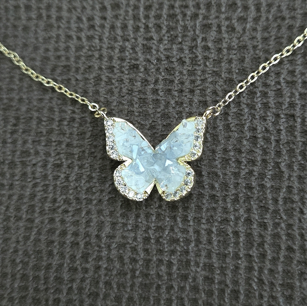 La Meno Stationary Druzy Butterfly🦋 Pendant Necklace - NIB